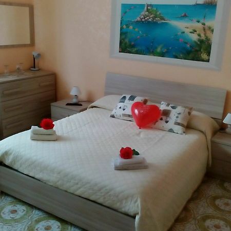Beb I Delfini Di Casa Paola Bed and Breakfast Mascali Eksteriør billede