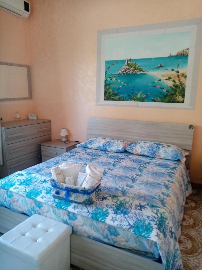 Beb I Delfini Di Casa Paola Bed and Breakfast Mascali Eksteriør billede