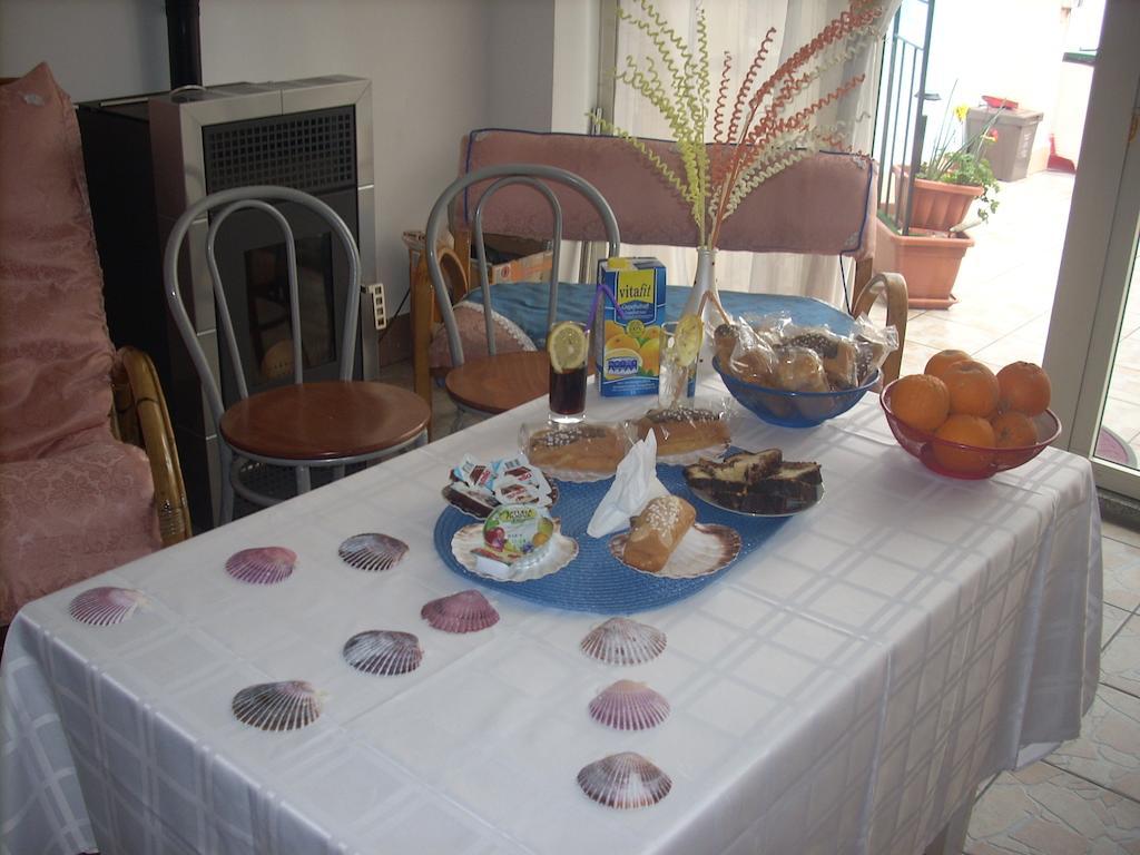 Beb I Delfini Di Casa Paola Bed and Breakfast Mascali Eksteriør billede