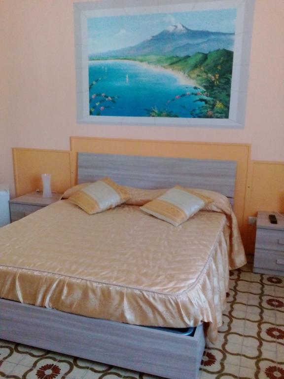Beb I Delfini Di Casa Paola Bed and Breakfast Mascali Eksteriør billede