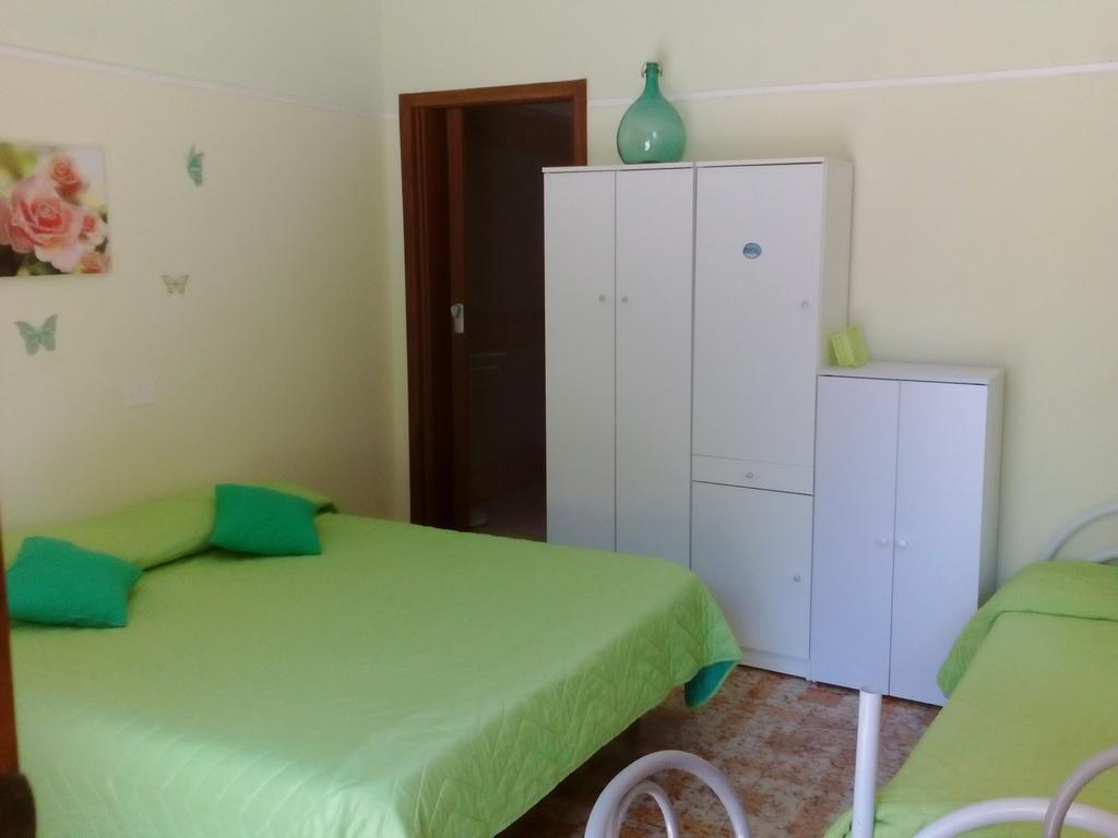 Beb I Delfini Di Casa Paola Bed and Breakfast Mascali Eksteriør billede