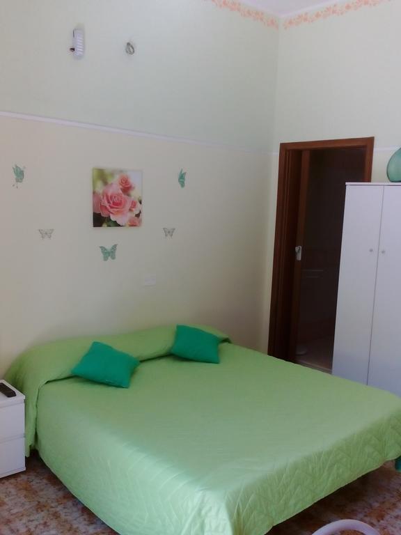 Beb I Delfini Di Casa Paola Bed and Breakfast Mascali Eksteriør billede