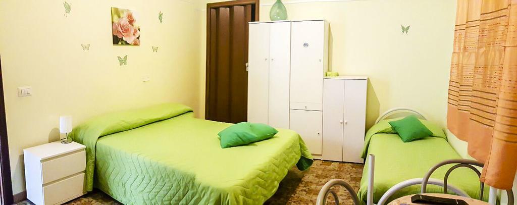 Beb I Delfini Di Casa Paola Bed and Breakfast Mascali Eksteriør billede